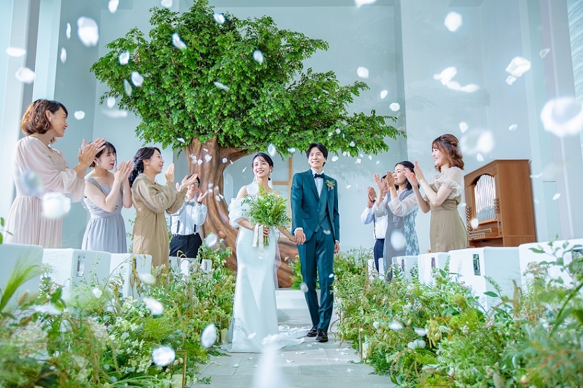 名古屋結婚式，チャペル,緑,ナチュラル,バージンロード,