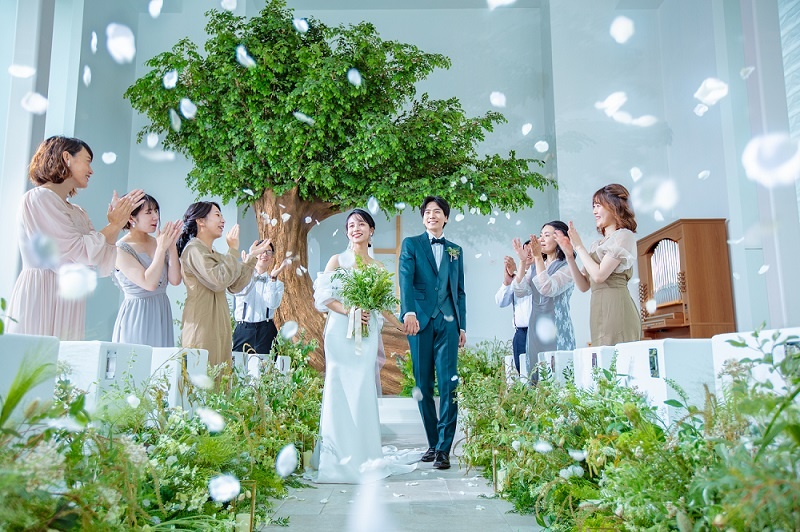 名古屋結婚式，チャペル,緑,ナチュラル,バージンロード,