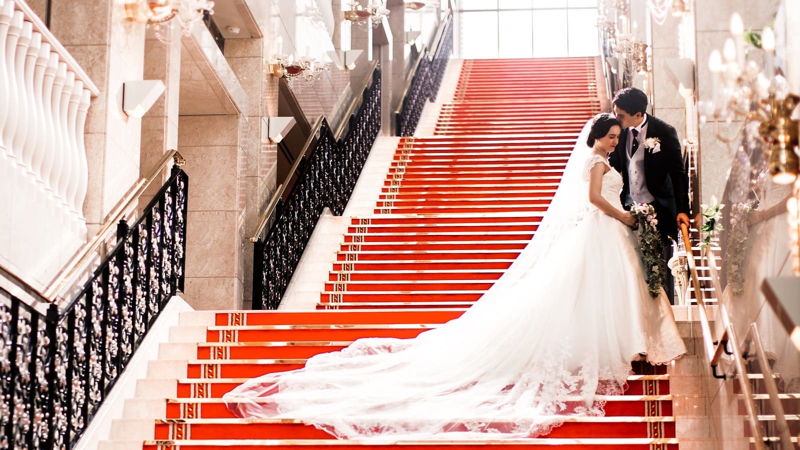 結婚式,結婚式場,大階段,赤い絨毯,ベルクラシック大阪